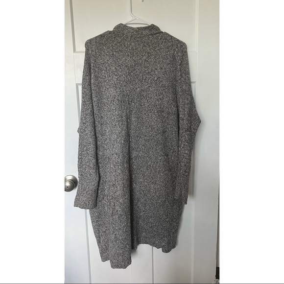 Women’s Old Navy Oversized Cardigan - Picture 2 of 3